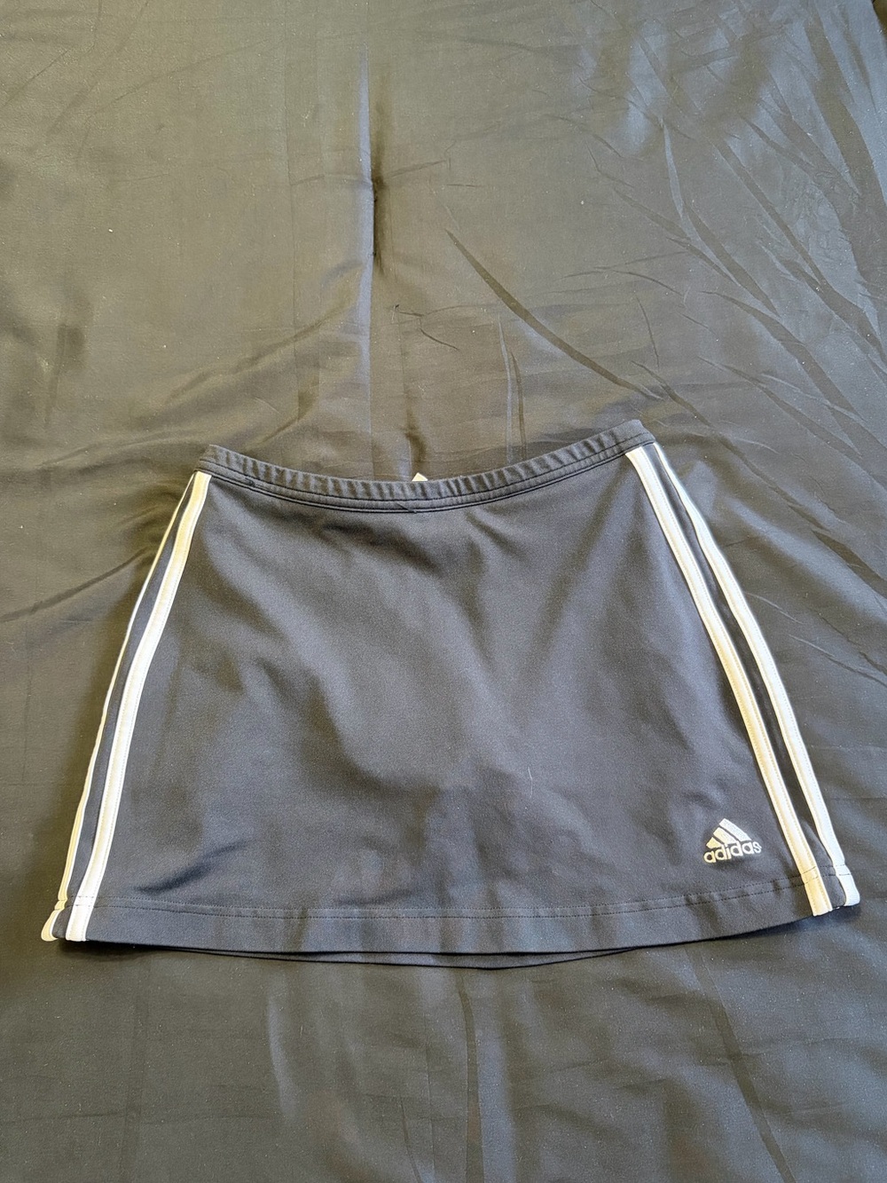 Y2K 2000s style Adidas black activewear mini skirt w/white stripes. Size XS.